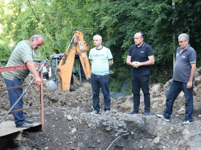 ცაგერის მუნიციპალიტეტის სოფელ წიფერჩში, რამდენიმე უბანში, მიმდინარეობს გზის შეკეთების...